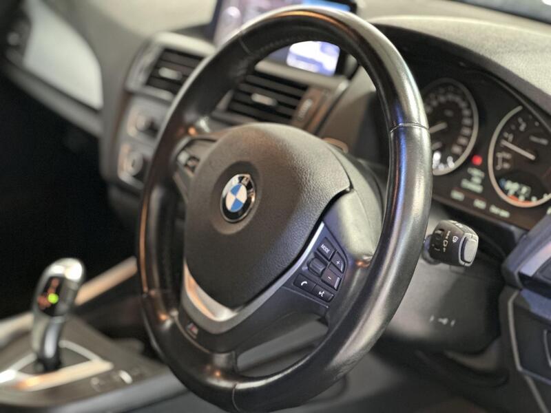 BMW 1 SERIES