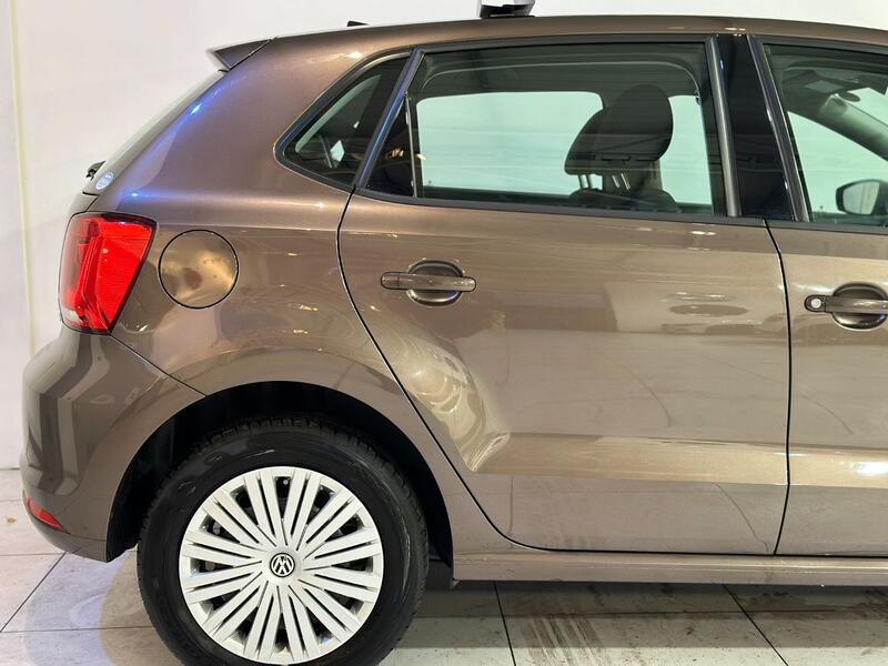 VOLKSWAGEN POLO