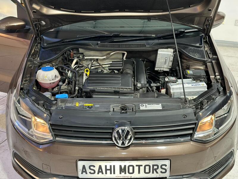 VOLKSWAGEN POLO