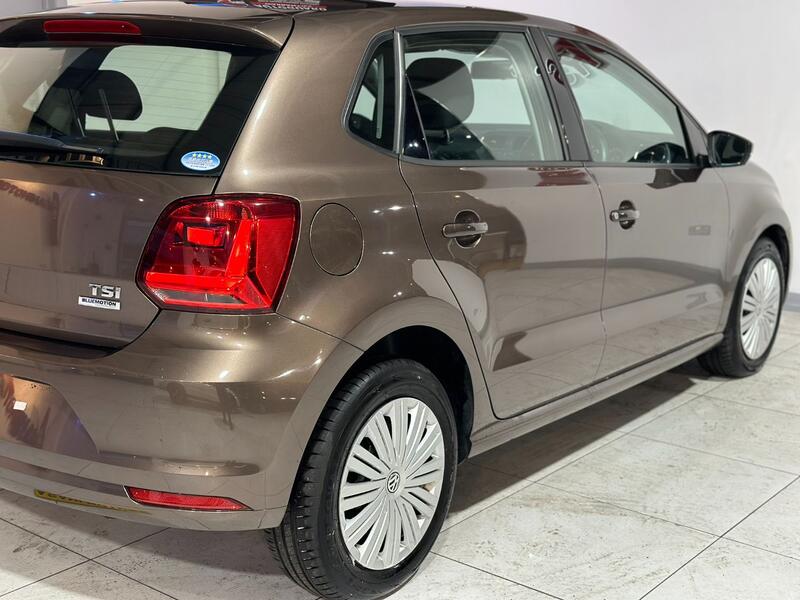 VOLKSWAGEN POLO