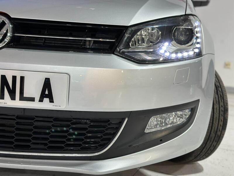 VOLKSWAGEN POLO