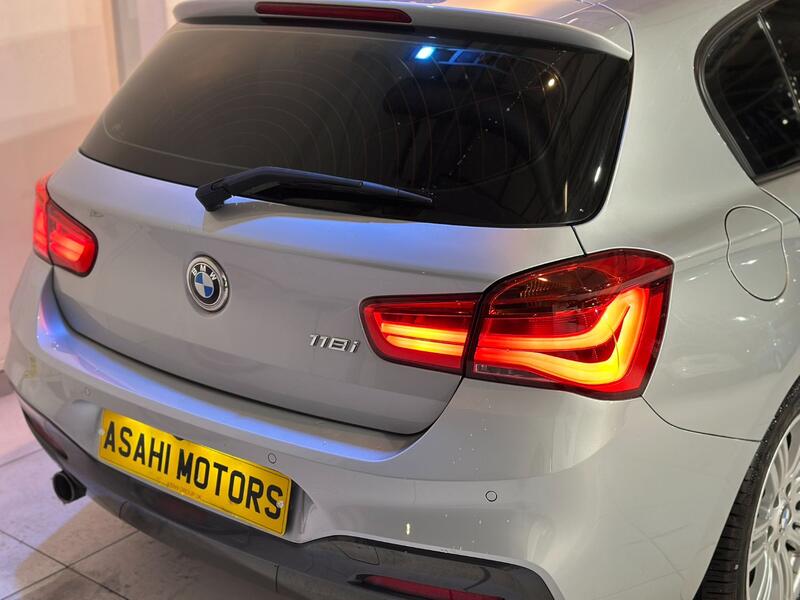 BMW 1 SERIES