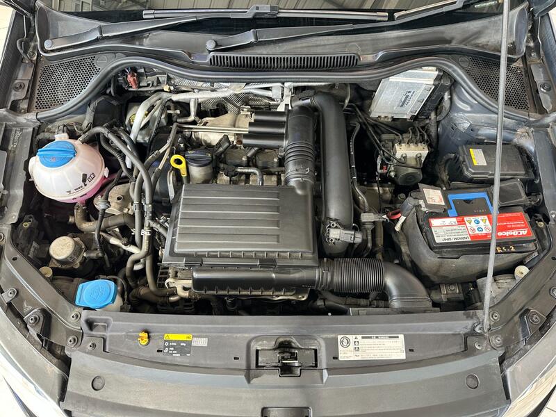 VOLKSWAGEN POLO