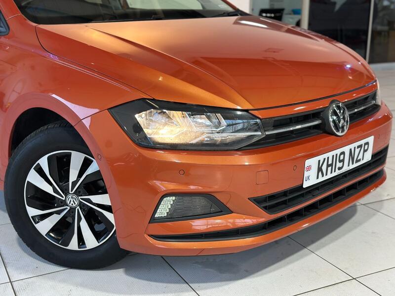 VOLKSWAGEN POLO