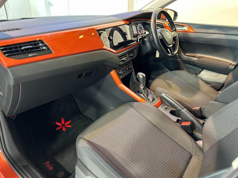 VOLKSWAGEN POLO