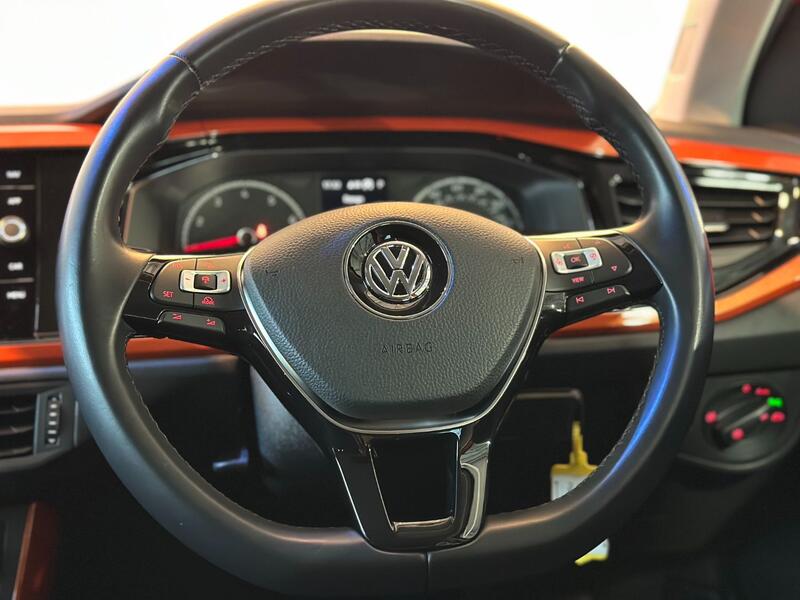 VOLKSWAGEN POLO