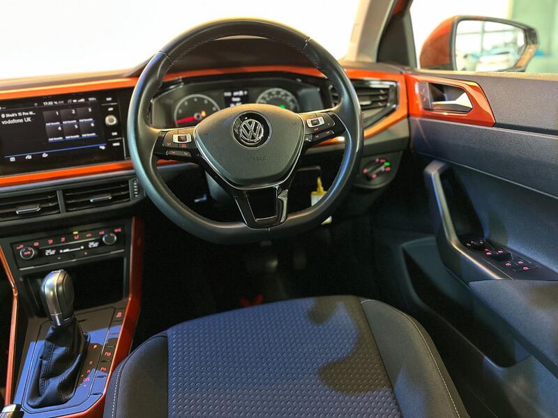 VOLKSWAGEN POLO