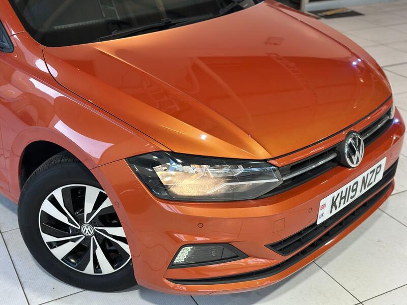 VOLKSWAGEN POLO