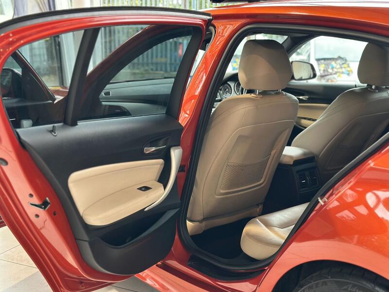 BMW 1 SERIES