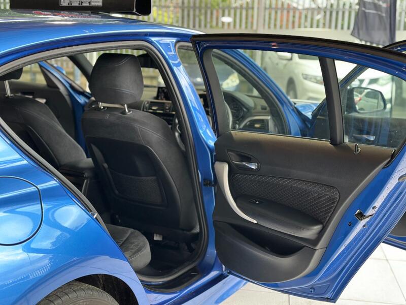 BMW 1 SERIES