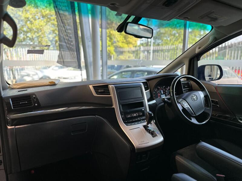 TOYOTA VELLFIRE