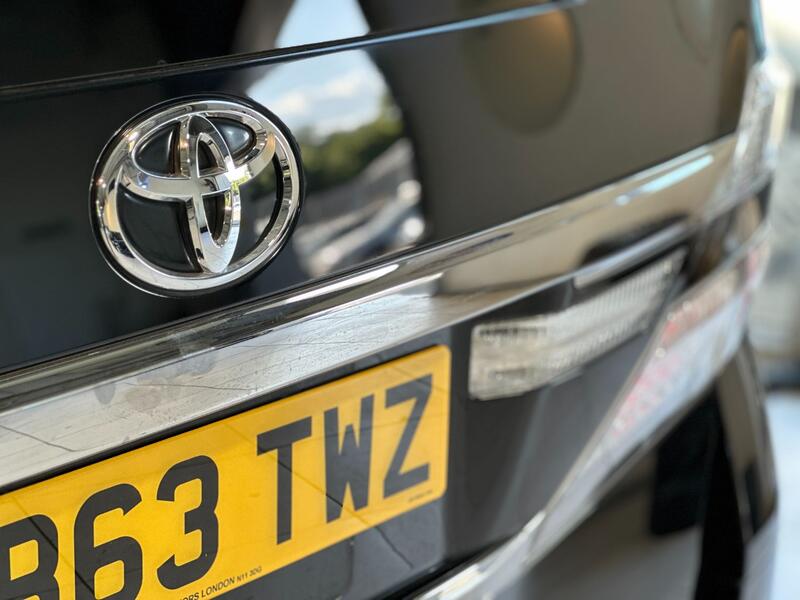 TOYOTA VELLFIRE