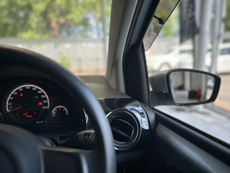 VOLKSWAGEN UP