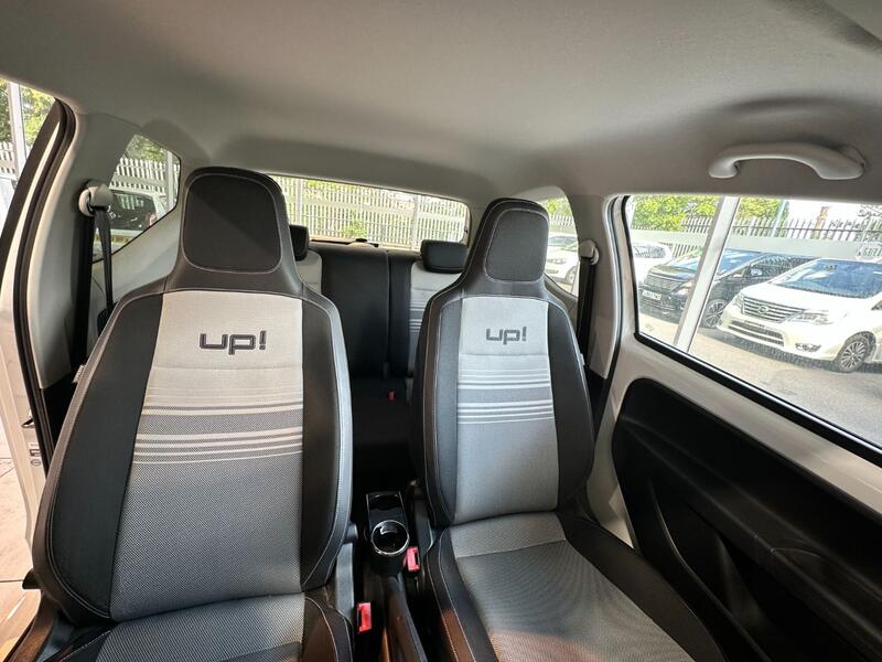 VOLKSWAGEN UP