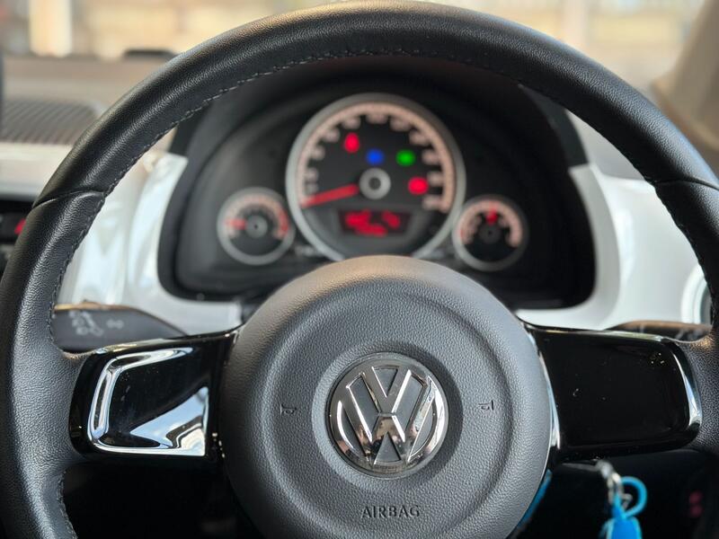 VOLKSWAGEN UP